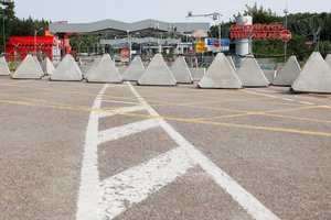 VSAT patvirtino – vilkikai su lietuviškais numeriais vis dar negrįžta: užsienio vairuotojai dalijasi kas vyksta anapus sienos