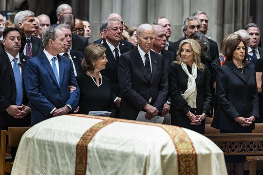 Buvusio viceprezidento D. Cheney laidotuvės – be D. Trumpo