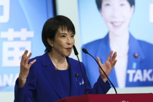 Naujoji Japonijos lyderė sulaukė keistos kritikos: miega vos 2-4 valandas