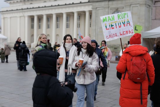 Vaizdai iš kultūros bendruomenės protesto: nusidriekė tūkstantinė minia