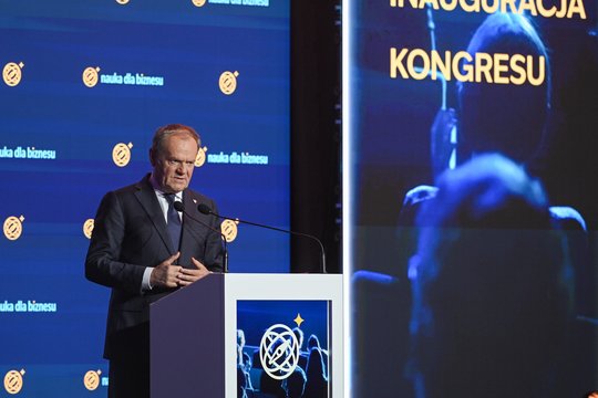 Lenkijos premjeras geležinkelio sabotažą vadina Rusijos valstybiniu terorizmu