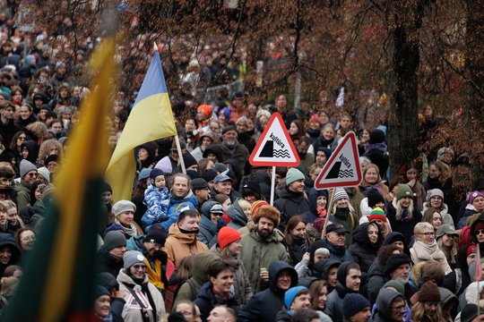 Vilniuje nugriaudėjo tūkstantinis mitingas: „Vaduojam Lietuvą nuo zombių!“