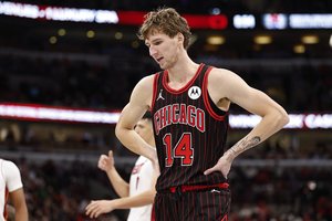 „Bulls“ pažeminti namų arenoje – apmaudą padidino ir M. Buzelio trauma