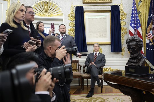 Baltuosiuose rūmuose susitikę Z. Mamdanis ir D. Trumpas netikėtai pademonstravo sutarimą