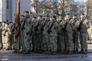 Kaune – ypatingi Lietuvos kariuomenės minėjimai: atiduoda pagarba