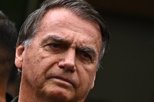 Brazilijos teismas buvusį prezidentą J. Bolsonaro pasiuntė į kalėjimą dėl pabėgimo pavojaus