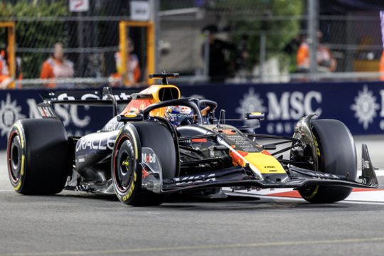 L. Norrisas diskvalifikuotas Las Vegase, dėl „Formulės 1“ titulo prasidėjo peštynės