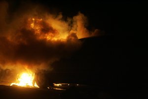  Grėsmingas naktinis išpuolis Raseinių rajone: šešėlinis pasaulis įkalčius naikino ugnimi, supleškinti 7 automobiliai