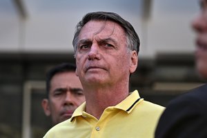 J. Bolsonaro aiškina apgadinęs apykoję lituokliu „iš smalsumo“