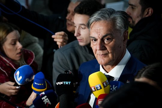 Bosnijos ir Hercegovinos serbai balsuoja pirmalaikiuose rinkimuose