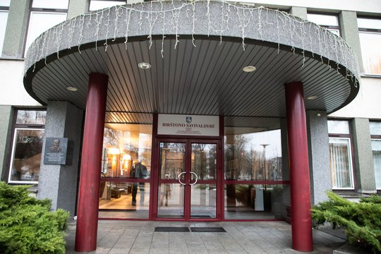 Teismui ketinama perduoti Birštono tarybos narių Seržentų „čekiukų“ bylą