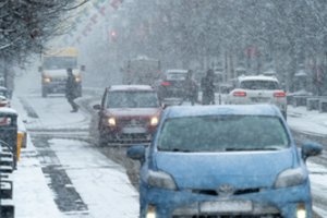 Iš anksto perspėja dėl eismo Vilniuje: pirmadienį numatomi trikdžiai, gali vėluoti viešasis transportas