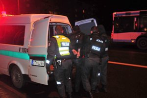 Jurbarke neblaivus vyras priešinosi pareigūnams ir sužalojo policininką