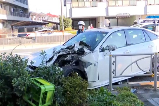 Tokijuje automobilis rėžėsi į pėsčiuosius: užfiksuoti vaizdai iš nelaimės vietos