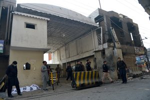 Pakistane per savižudžio išpuolį pasienio policijos būstinėje žuvo trys žmonės