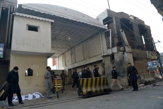 Pakistane per savižudžio išpuolį pasienio policijos būstinėje žuvo trys žmonės