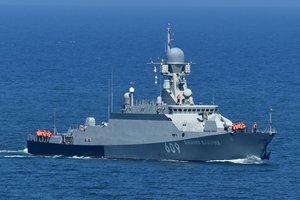 Nauja provokacija? Britų karinis jūrų laivynas šalies vandenyse sustabdė rusų korvetę ir tanklaivį