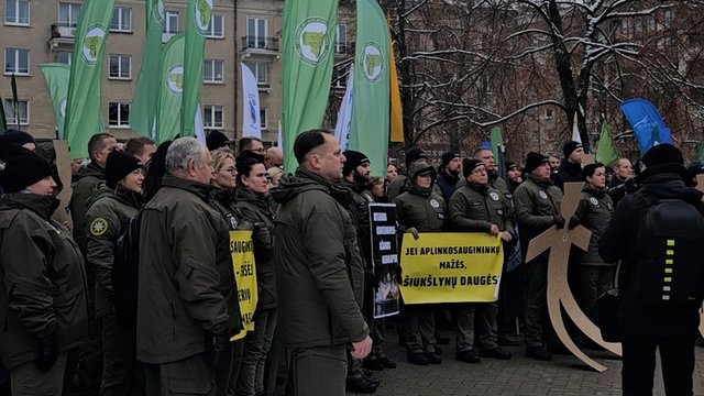 Prie Seimo – statutinių pareigūnų minia: reiškia pasipiktinimą nepakankamu finansavimu