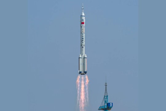 Po incidento su kosminėmis šiukšlėmis Kinijoje – ankstyvas erdvėlaivio startas