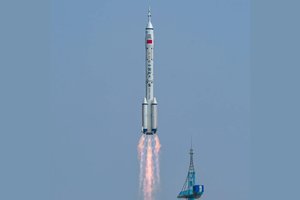 Po incidento su kosminėmis šiukšlėmis Kinijoje – ankstyvas erdvėlaivio startas