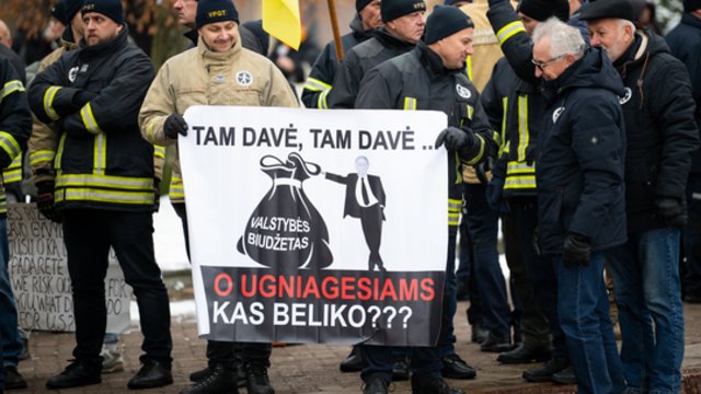 12 metų tarnyboje, o uždarbis siekia 900 eurų į rankas: pareigūnai įspėja – rinksis tiek, kiek reikės