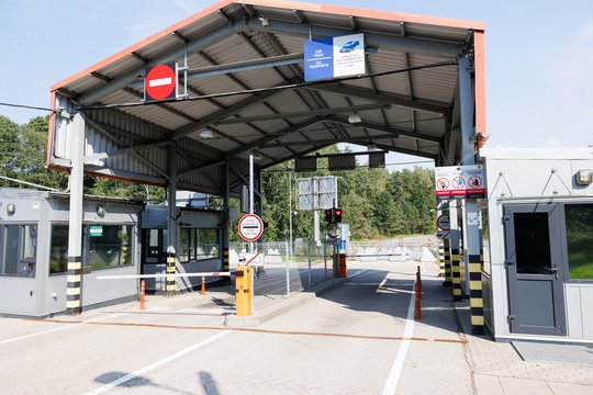 Lietuvos vilkikai toliau lieka įkalinti: sklando gandai apie Baltarusijos planus juos konfiskuoti