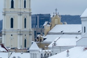 Dėl smarkaus sniego įspėja, bet ragina neįsijausti: „Apokalipsės nebus“