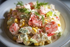 Gardi šventinė mišrainė: nuo stalo dingsta greitai, todėl verta iškart ruošti dvigubą porciją