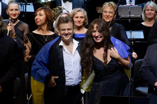 Operą apie besaikį valdžios troškimą vainikavo Ukrainos vėliava scenoje