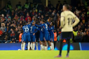 „Chelsea“ Čempionų lygoje skaudžiai pamokė dešimtyje likusią „Barcelona“, smūgius gavo kiti su Anglijos klubai