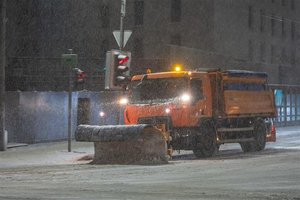 Vairuotojams Vilniuje dėl sniego – „Grindos“ signalas