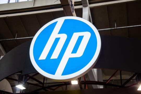 HP planuoja atleisti iki 6000 darbuotojų, nes vis plačiau diegia DI