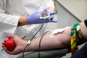 Kada galima aukoti kraujo po gripo ir kitų skiepų? NKC primena, ką būtina žinoti