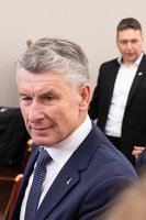 Buvusio kariuomenės vado V. Rupšio byloje liudytojų apklausos bus tęsiamos gruodį