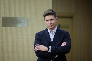 M. Sinkevičių prispaudę studentai privertė jį teisintis: „Patenkintas atsakymu?“