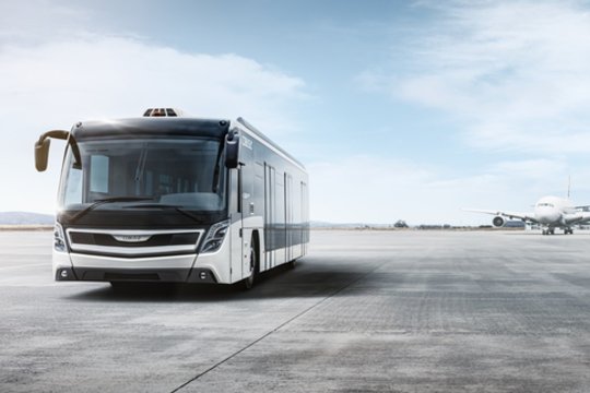 Vilniaus oro uoste kitąmet turėtų nebelikti dyzelinių autobusų – perka elektrinius