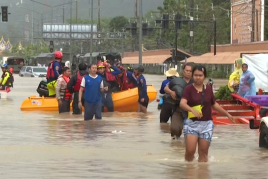 Mirtini potvyniai užklupo Pietryčių Aziją: aukų skaičius sparčiai auga, į šias vietoves patariama nevykti