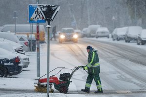 Naujausia informacija apie kelių būklę sostinėje: į gatves siunčia verstuvus