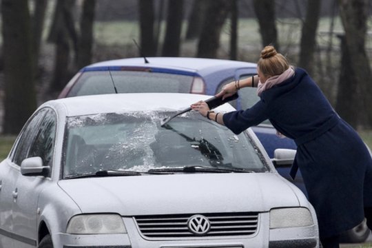 Eksperto patarimai, kurie žiemą itin pravers vairuotojams: gali išgelbėti nuo gedimų