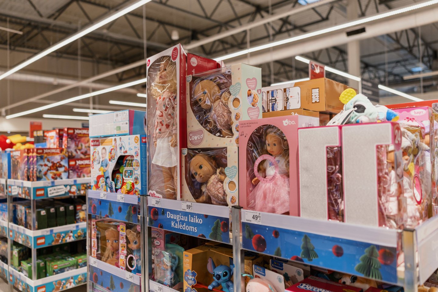 „Maxima“ turi džiugią žinią pirkėjams – kalėdinėms namų dekoracijoms, eglutės žaisliukams, tekstilei ir daugybei kitų prekių siūloma dar daugiau nuolaidų ir mažų kainų.