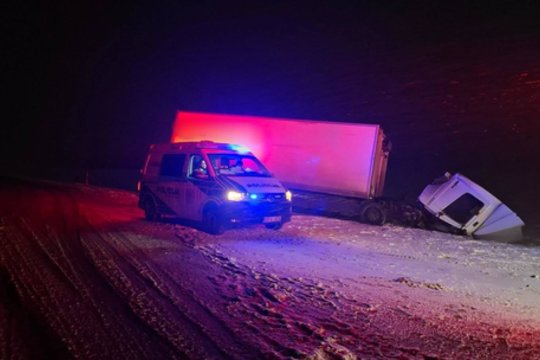 Kėdainių rajone – tragiška lengvojo automobilio ir vilkiko kaktomuša: žuvo du žmonės