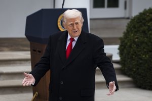 JAV žiniasklaida: D. Trumpas patarė Japonijos premjerei neprovokuoti Kinijos dėl Taivano