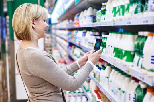 Gudrybė, kurią atranda vis daugiau lietuvių: prekes krauna ne į vežimėlį, o tiesiai į savo kuprinę