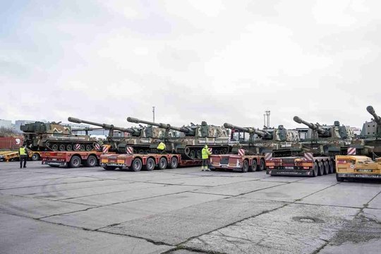 Estija gavo partiją naujų haubicų