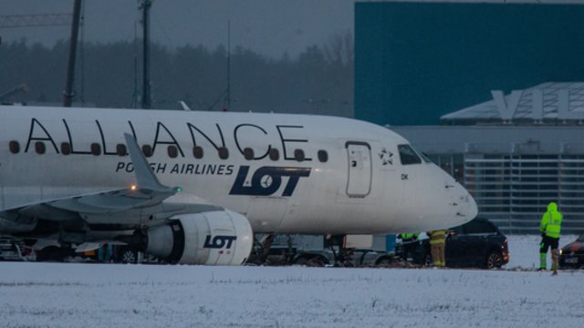 Pateikė detalių dėl nuslydusio lėktuvo Vilniaus oro uoste