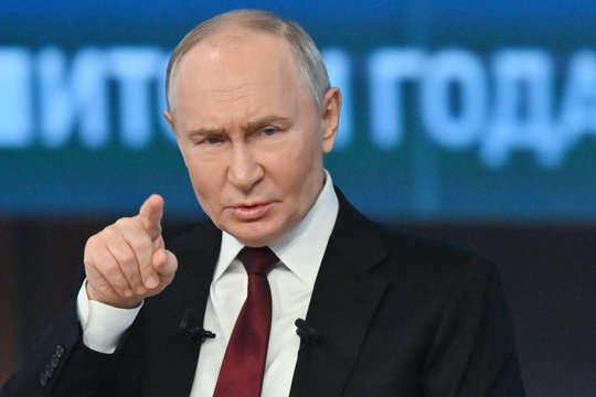 V. Putinas nepraleido progos pasigirti rusiškų ginklų efektyvumu: siūlo aprūpinti ir kitus