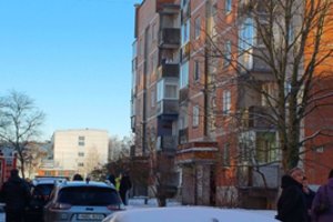 Gargžduose kilo gaisras penktajame aukšte esančiame bute – jame buvusi moteris iššoko pro langą 