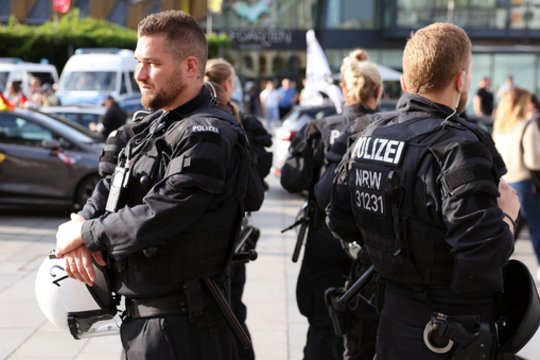 Vokietijoje žmoną tramvajuje padegęs vyras nuteistas kalėti iki gyvos galvos