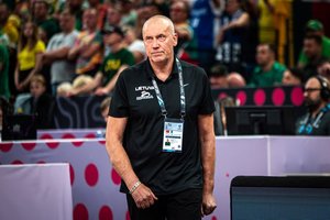 Chaotišką kelionę į Londoną nupasakojęs R. Kurtinaitis kalbėjo apie pareigą atstovauti Lietuvai