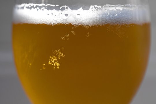 Seimas svarstys siūlymą uždrausti nepilnamečiams parduoti nealkoholinį alų, sidrą ar vyną